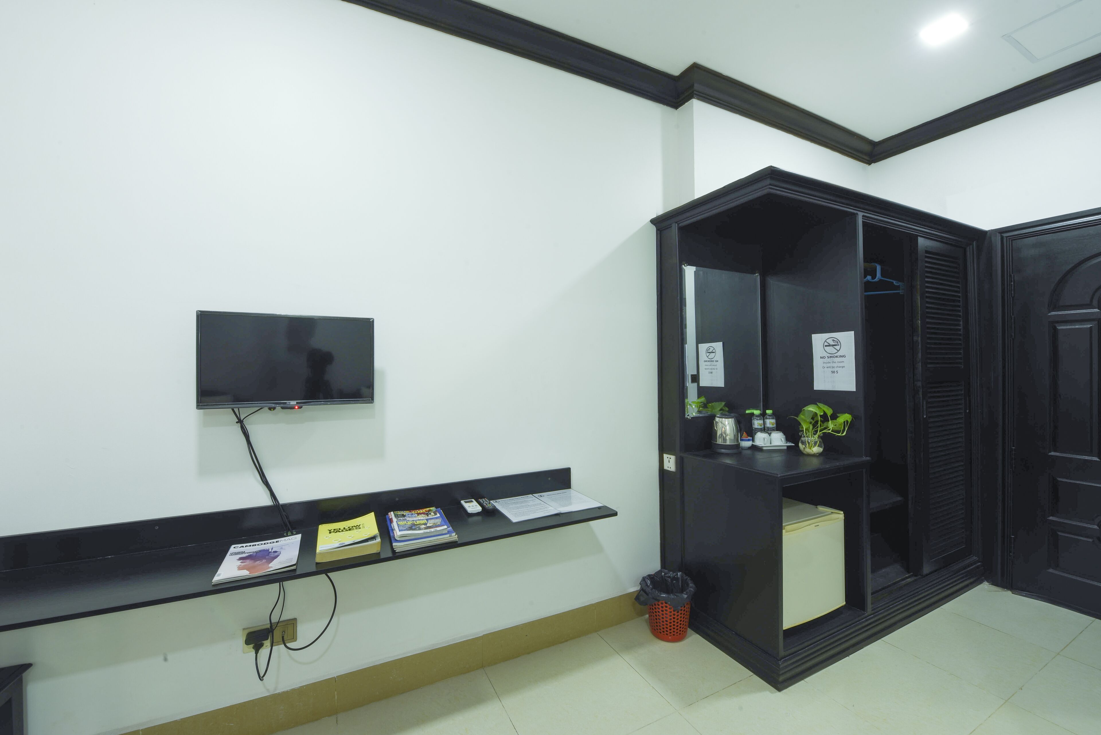 deluxe twin room, multiple beds, non smoking | pillow-top beds, in-room safe, individually decorated, desk