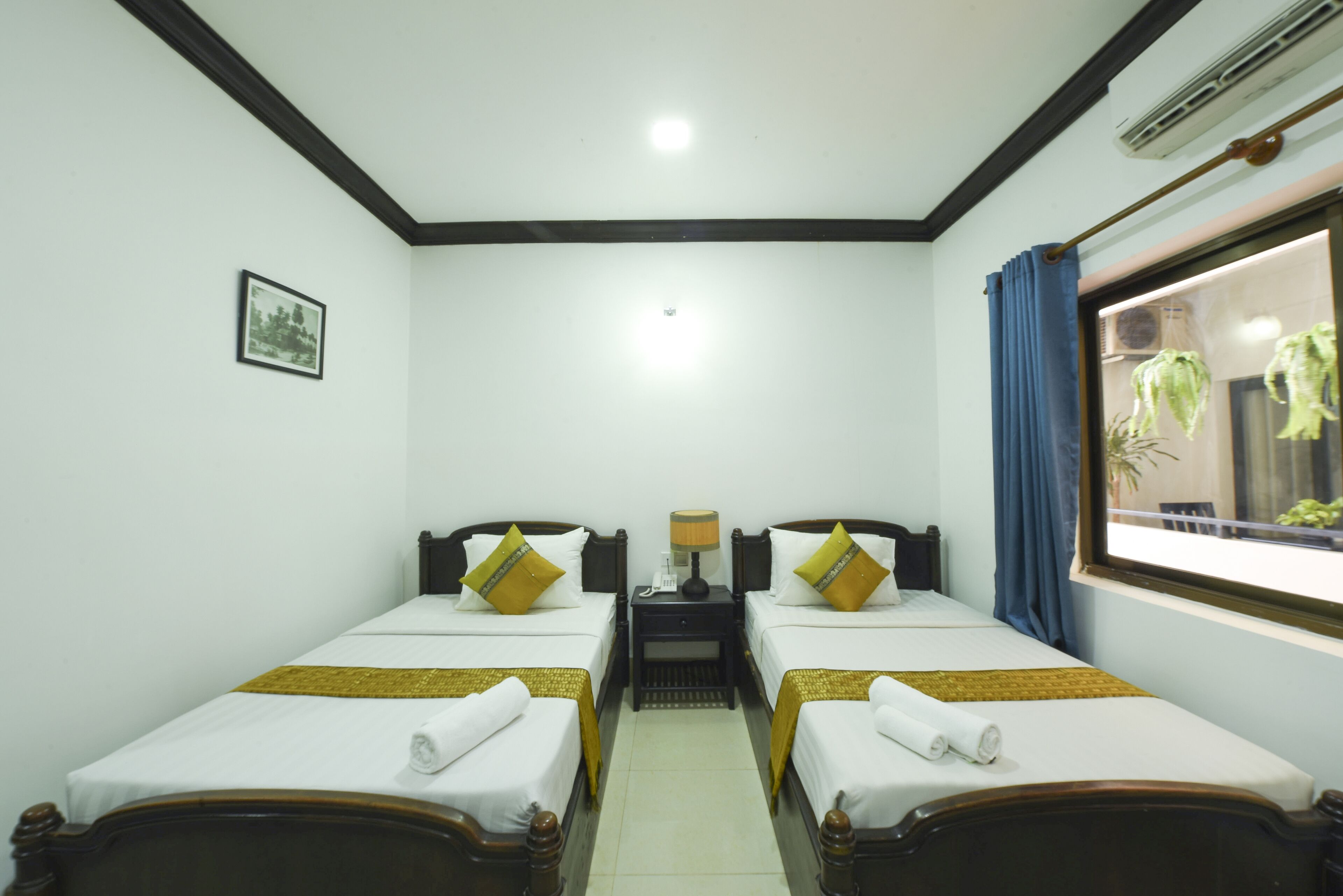 deluxe twin room, multiple beds, non smoking | pillow-top beds, in-room safe, individually decorated, desk