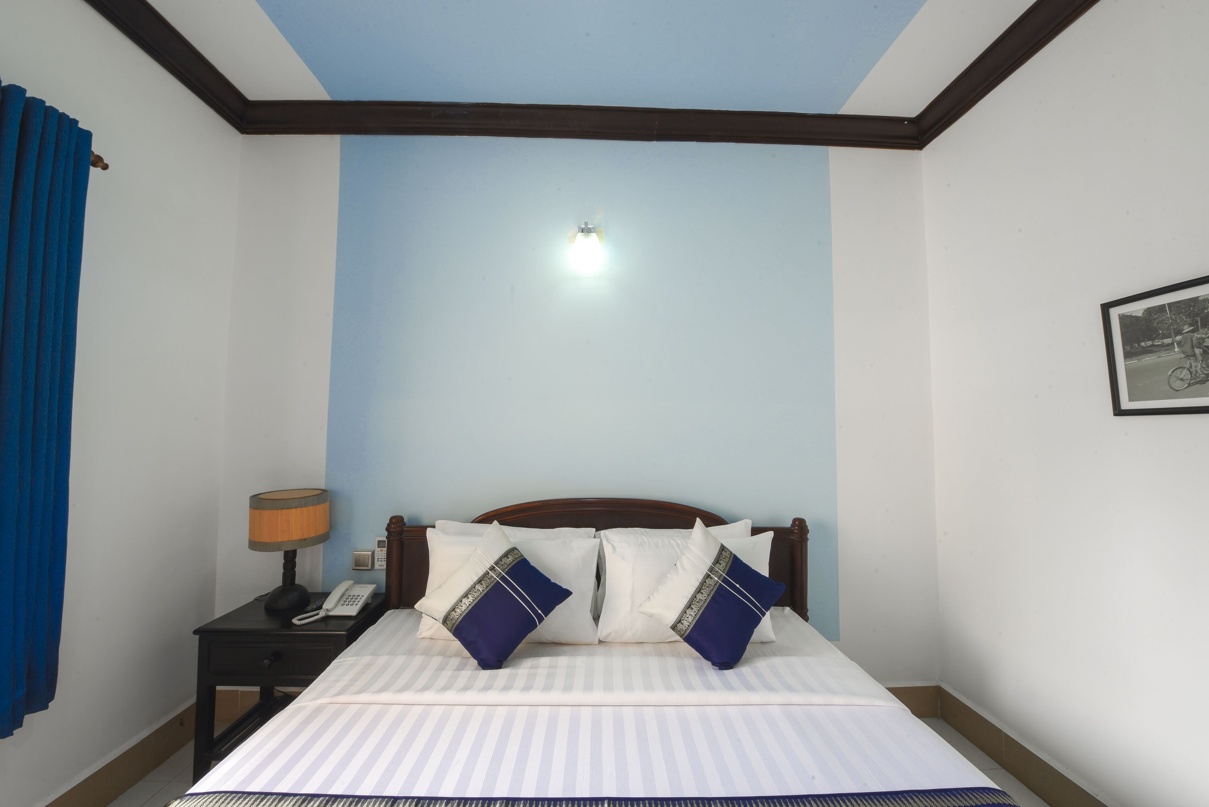 deluxe double room | pillow-top beds, in-room safe, individually decorated, desk