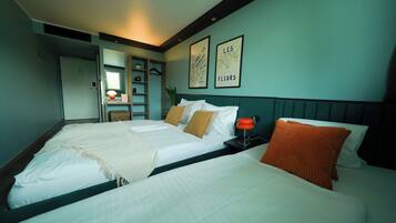 Habitación triple | Escritorio, wifi gratis y ropa de cama