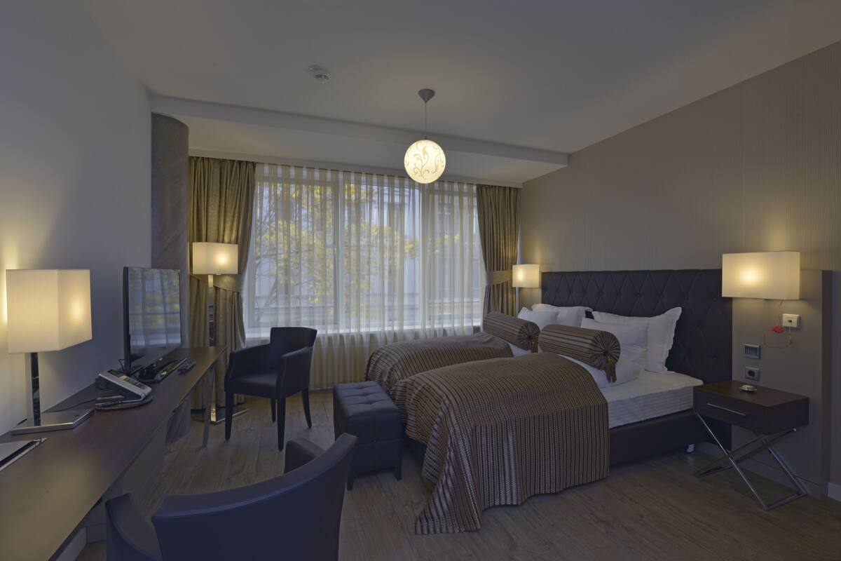 Superior Single Room | Hypo-allergenic bedding, minibar, in-room safe, desk