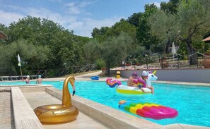 Seasonal outdoor pool, open 9:00 AM to 7:00 PM, pool umbrellas - Camping Villaggio Cerquestra (Magione)