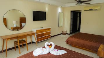 Premium bedding, in-room safe, desk, iron/ironing board