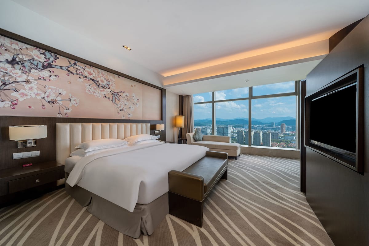 1 bedroom, minibar, in-room safe, individually decorated