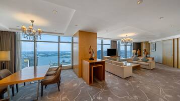 Suite, 1 Bedroom (Dining)