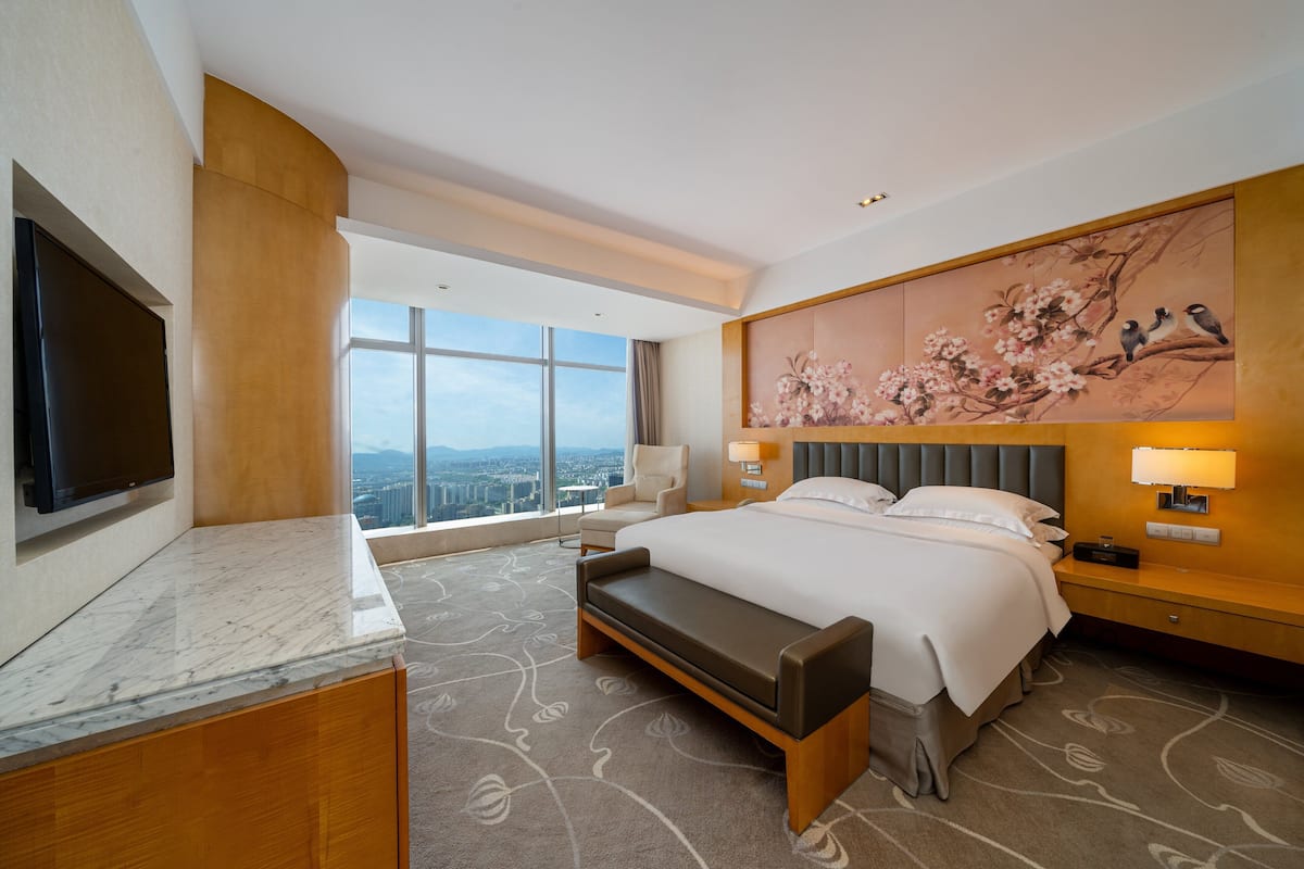 Suite, 1 Bedroom (Dining) | 1 bedroom, minibar, in-room safe, individually decorated