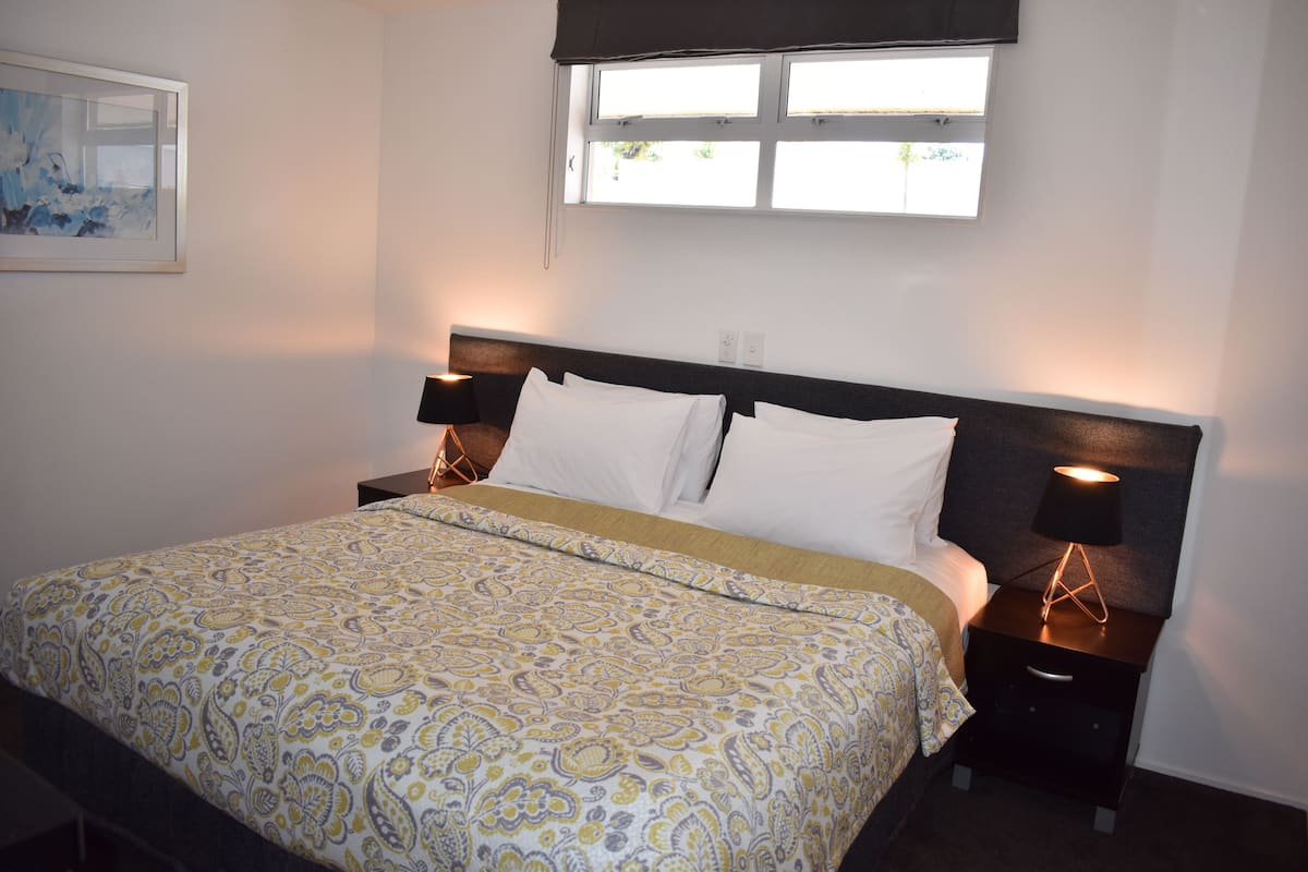 Junior suite, 1 slaapkamer | 1 slaapkamer, luxe beddengoed, een kluis op de kamer, een bureau