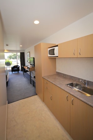 1 bedroom, premium bedding, in-room safe, desk