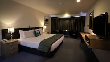 1 bedroom, premium bedding, in-room safe, desk