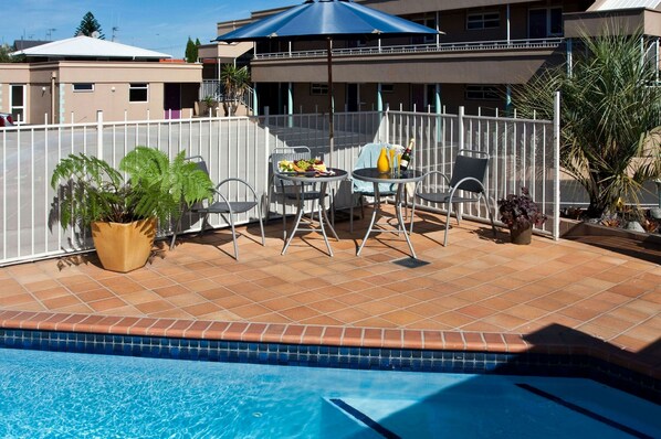 Seasonal outdoor pool, open 8:00 AM to 8:00 PM, pool loungers