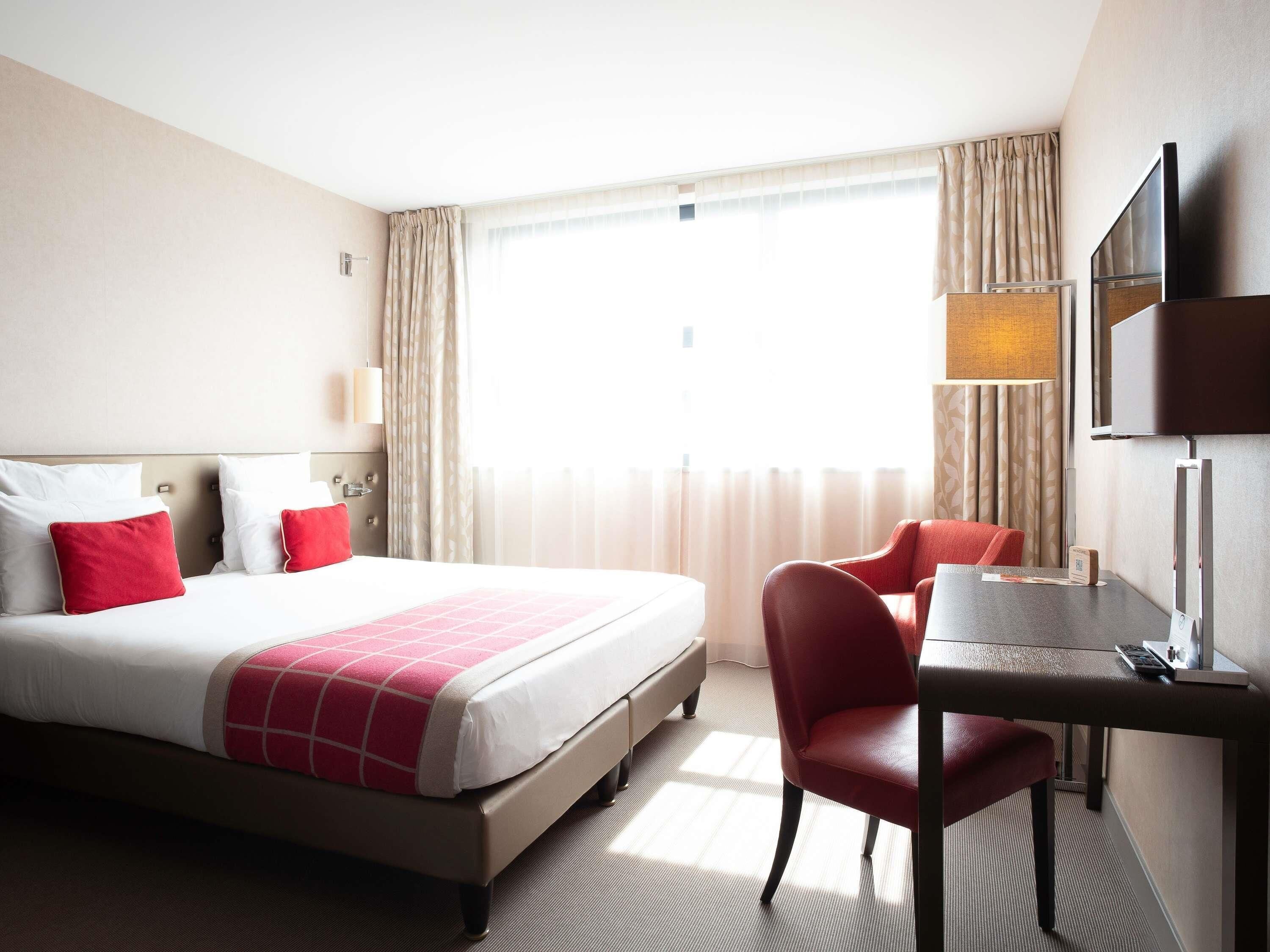 Classic Room, 1 Double Bed | Free minibar, in-room safe, desk, blackout curtains