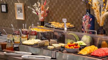 Ontbijtbuffet op werkdagen (EUR 18.50 per persoon)