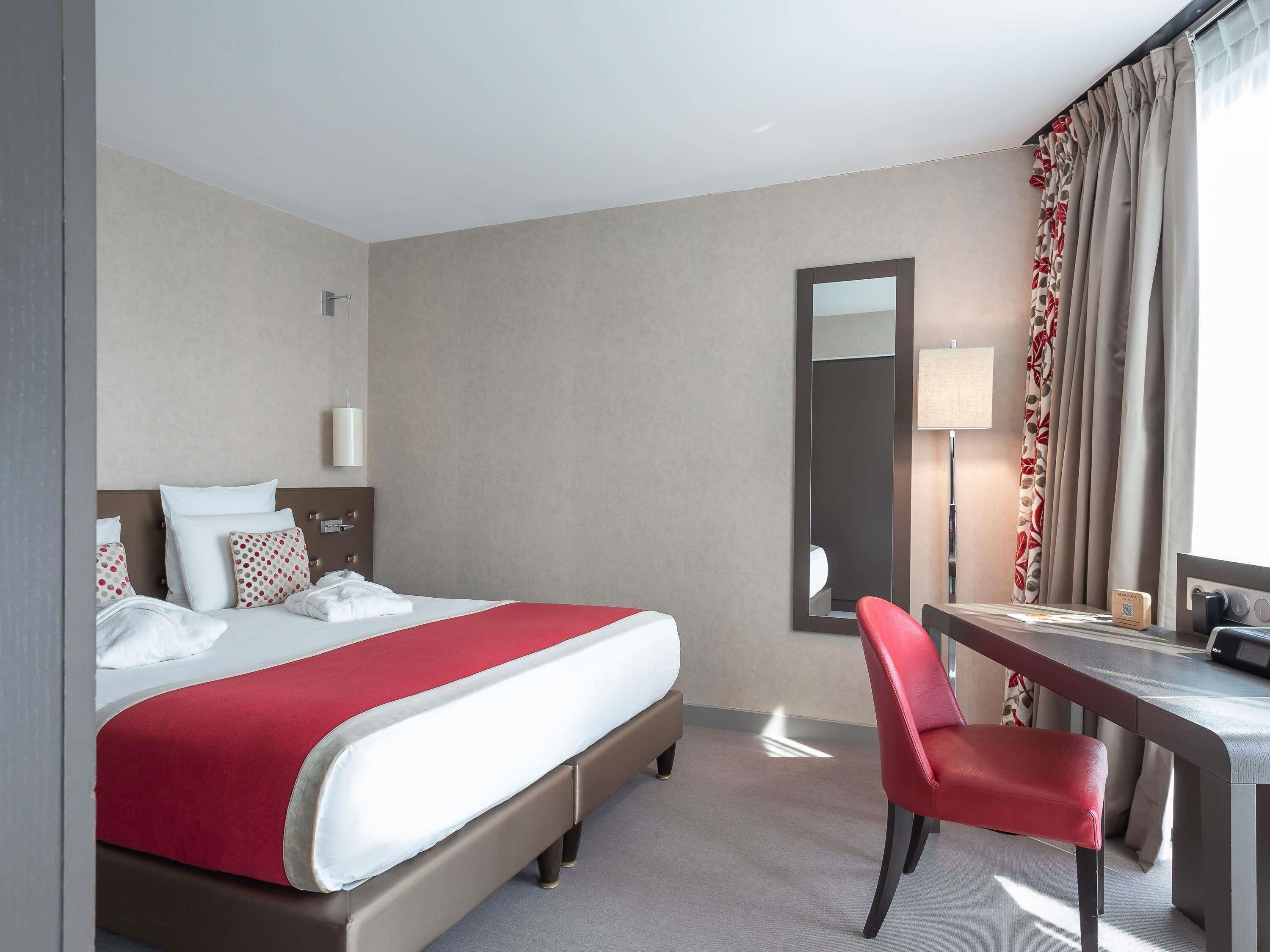 Suite familiar, varias camas | Ropa de cama hipoalergénica y minibar con artículos gratuitos
