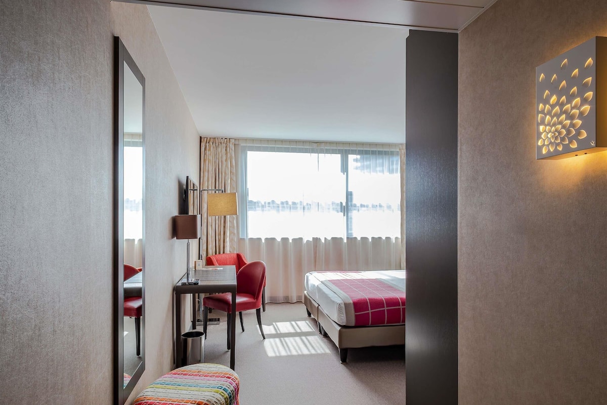 Chambre Classique, 1 lit double | Articles gratuits dans le mini-bar, coffres-forts dans les chambres