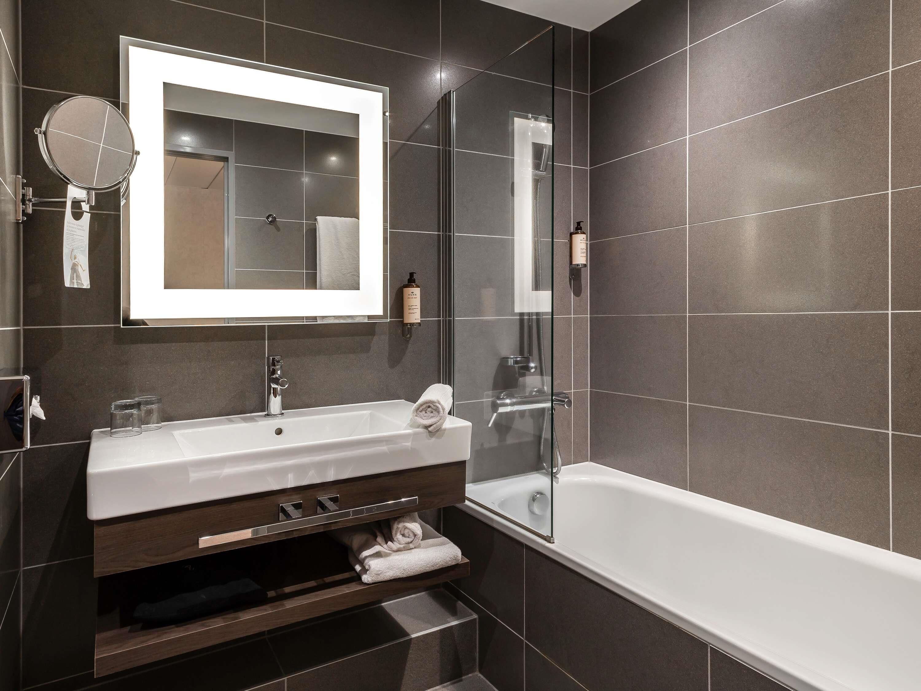 Kostenlose Minibar, Zimmersafe, Schreibtisch, Verdunkelungsvorhänge