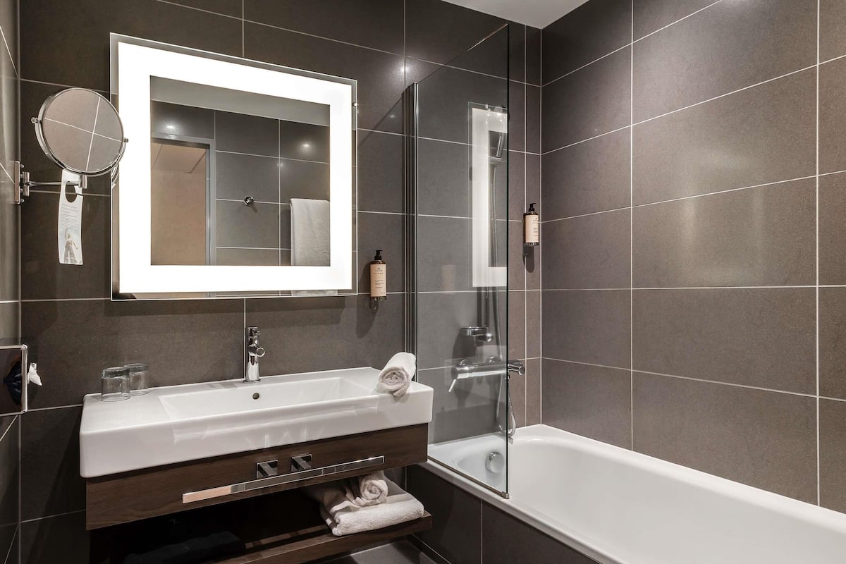 Kostenlose Minibar, Zimmersafe, Schreibtisch, Verdunkelungsvorhänge