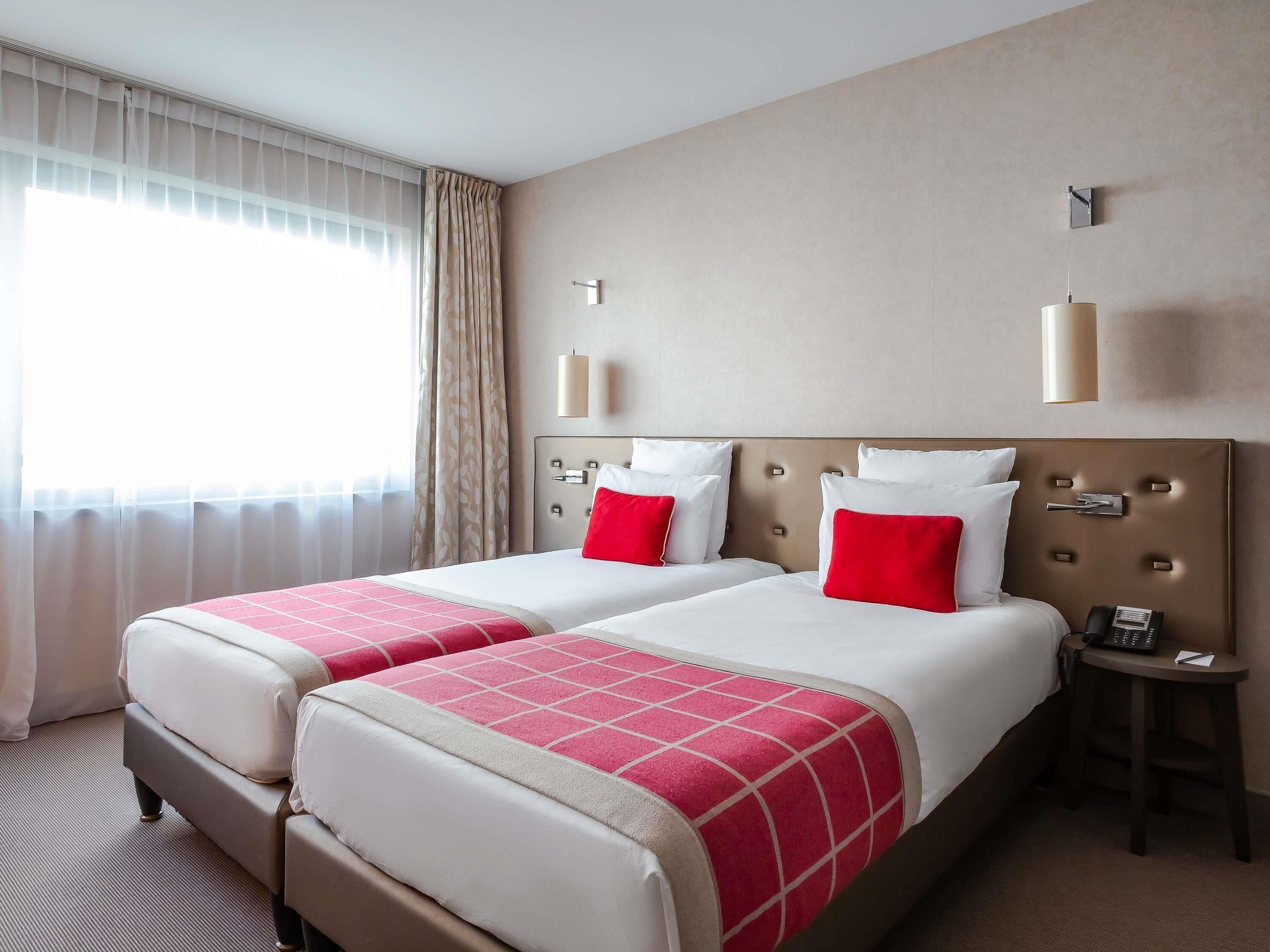 Chambre Classique avec lits jumeaux, 2 lits une place | Articles gratuits dans le mini-bar, coffres-forts dans les chambres