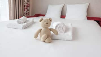 Family Suite, Multiple Beds | Hypo-allergenic bedding, free minibar, in-room safe, desk