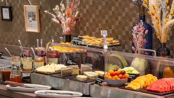 Ontbijtbuffet op werkdagen (EUR 18.50 per persoon)