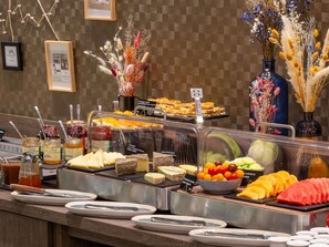 Desayuno buffet entre semana (EUR 18.50 por persona) 