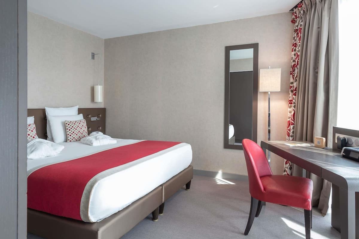 Family Suite, Multiple Beds | Free minibar, in-room safe, desk, blackout drapes