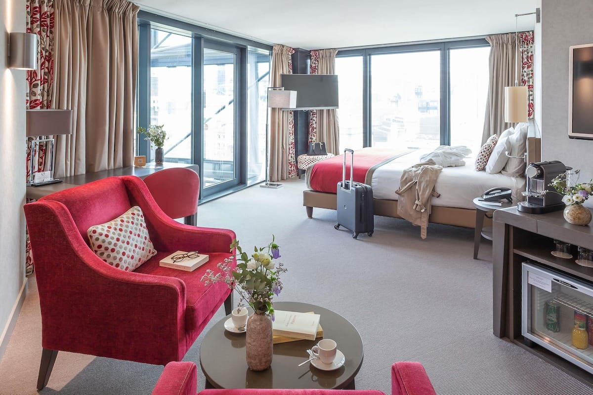 Junior Suite, 1 Double Bed | Hypo-allergenic bedding, free minibar, in-room safe, desk