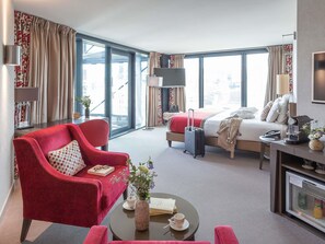 Suite junior, 1 cama doble | Ropa de cama hipoalergénica y minibar con artículos gratuitos