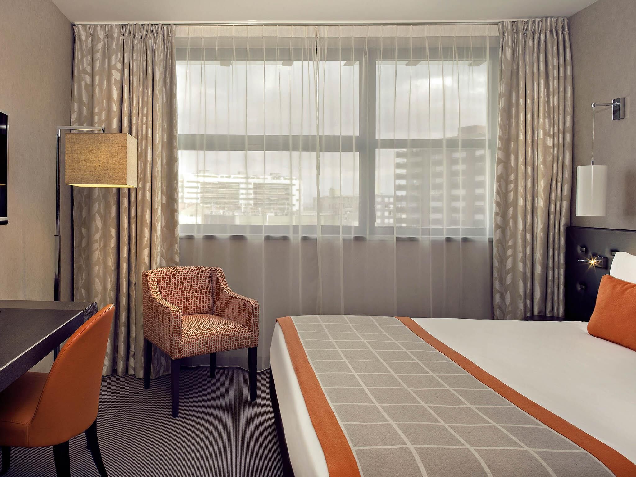 Privilege, Habitación, 1 cama matrimonial | Artículos del minibar gratis y caja de seguridad en la habitación 