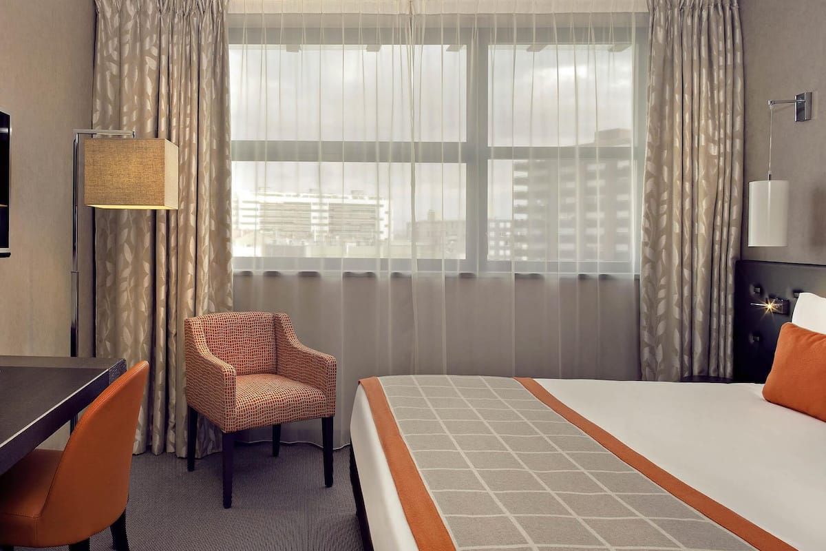 Privilege, Room, 1 Double Bed | Free minibar, in-room safe, desk, blackout drapes