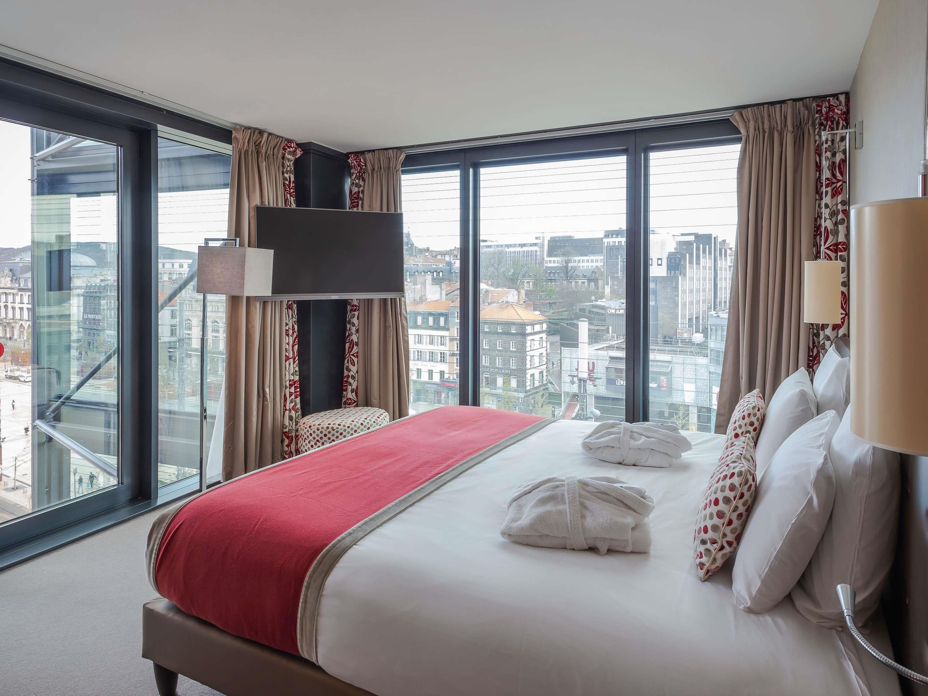 Suite junior, 1 cama matrimonial | Ropa de cama hipoalergénica y artículos del minibar gratis 