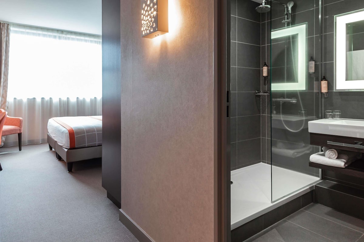 Privilege, Zimmer, 1 Doppelbett | Kostenlose Minibar, Zimmersafe, Schreibtisch, Verdunkelungsvorhänge