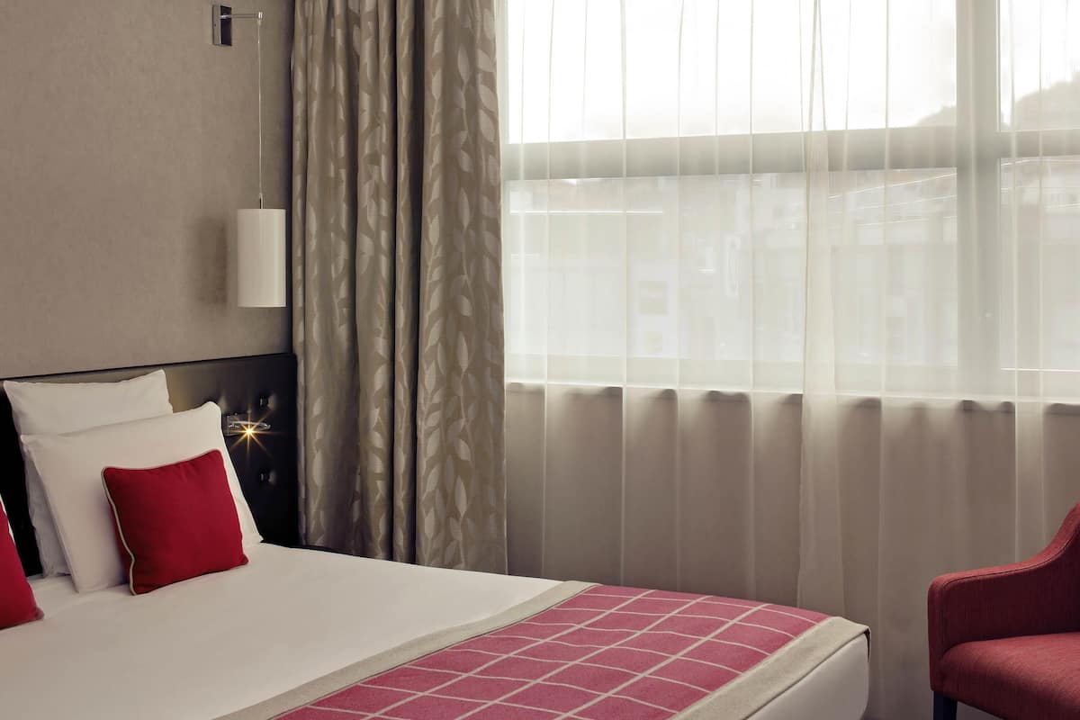 Classic-Zimmer, 1 Doppelbett | Kostenlose Minibar, Zimmersafe, Schreibtisch, Verdunkelungsvorhänge