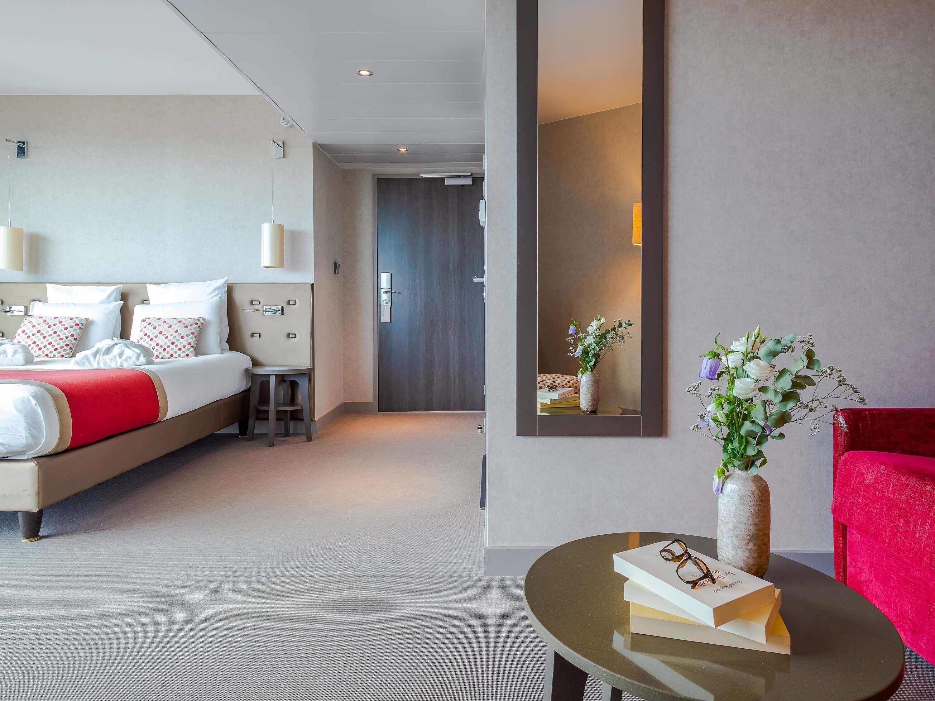 Family Suite, 1 Double Bed | Free minibar, in-room safe, desk, blackout drapes
