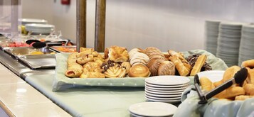 Daily buffet breakfast for a fee