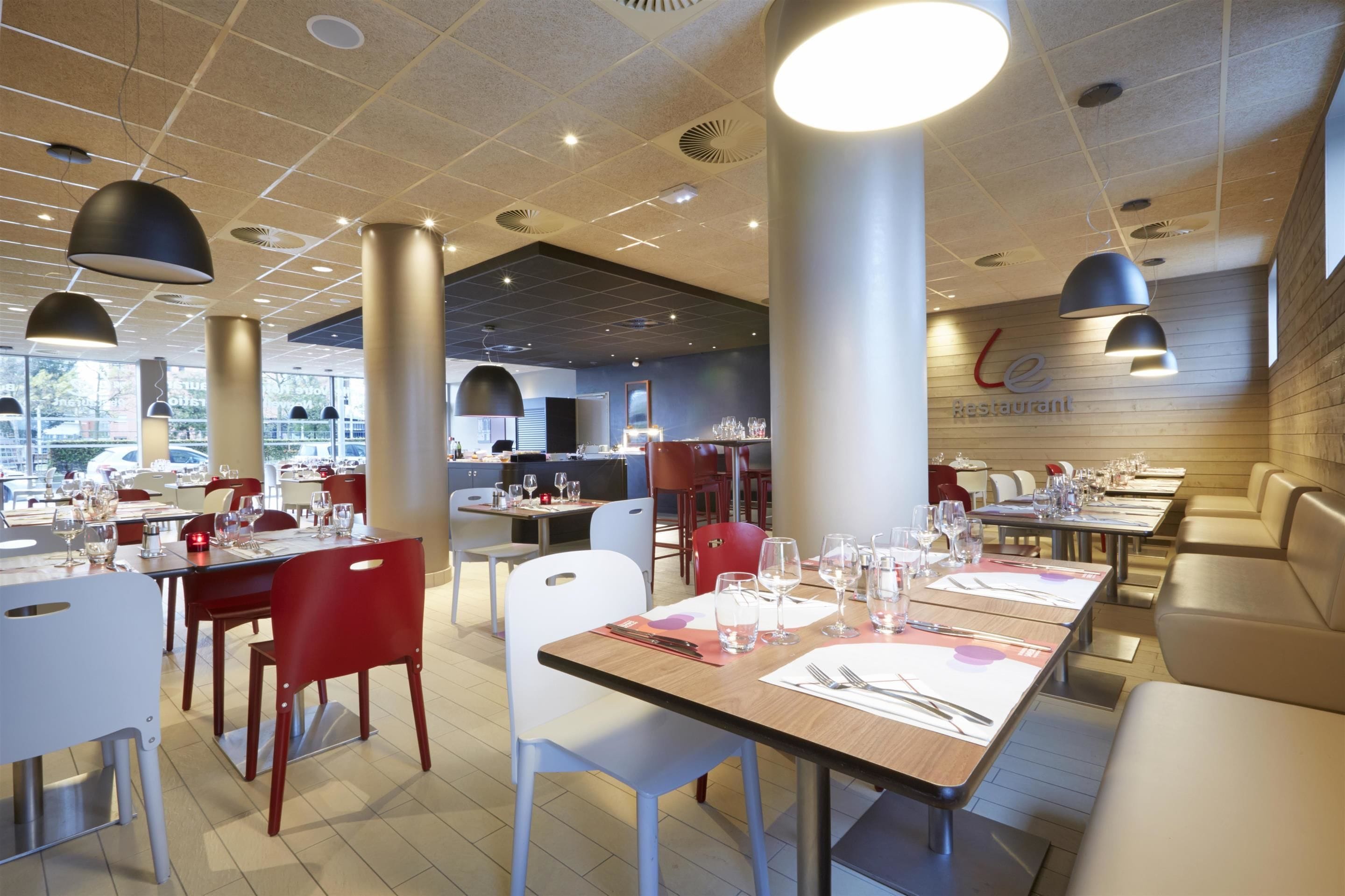 breakfast, lunch and dinner served