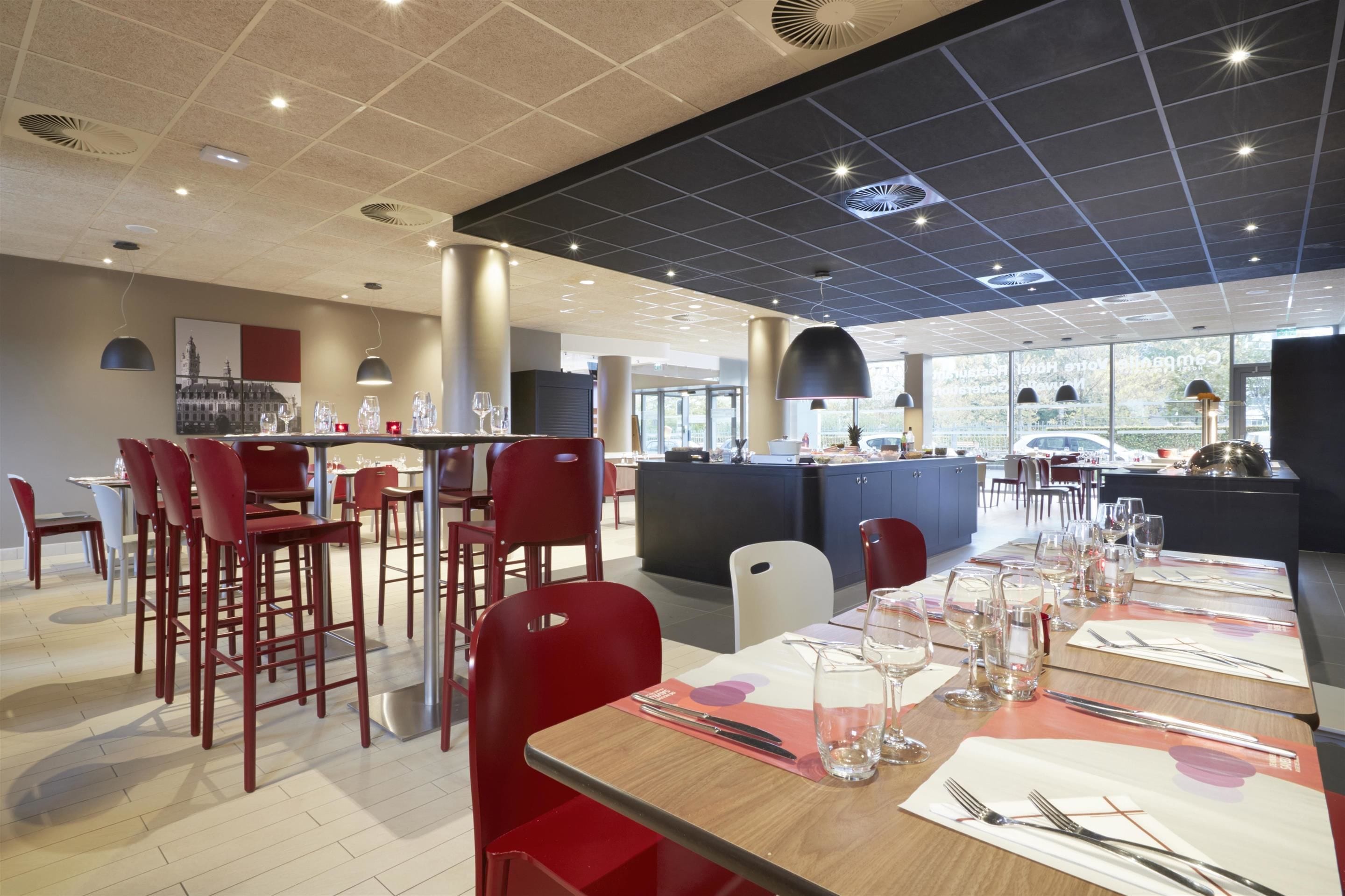 breakfast, lunch and dinner served