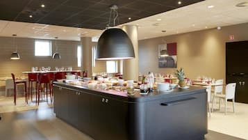 Aperto a colazione, pranzo e cena