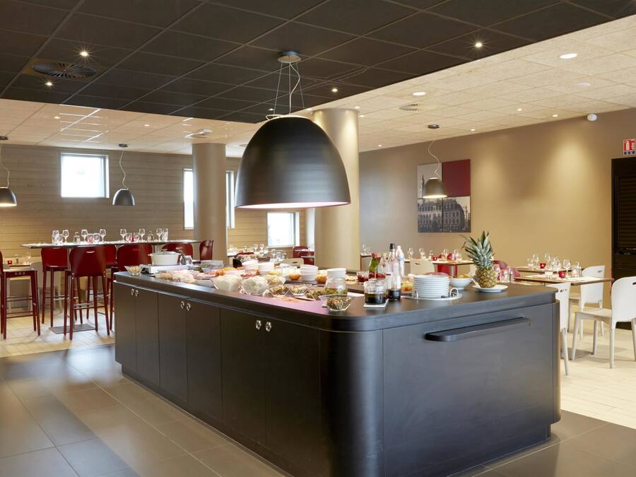 Breakfast, lunch and dinner served