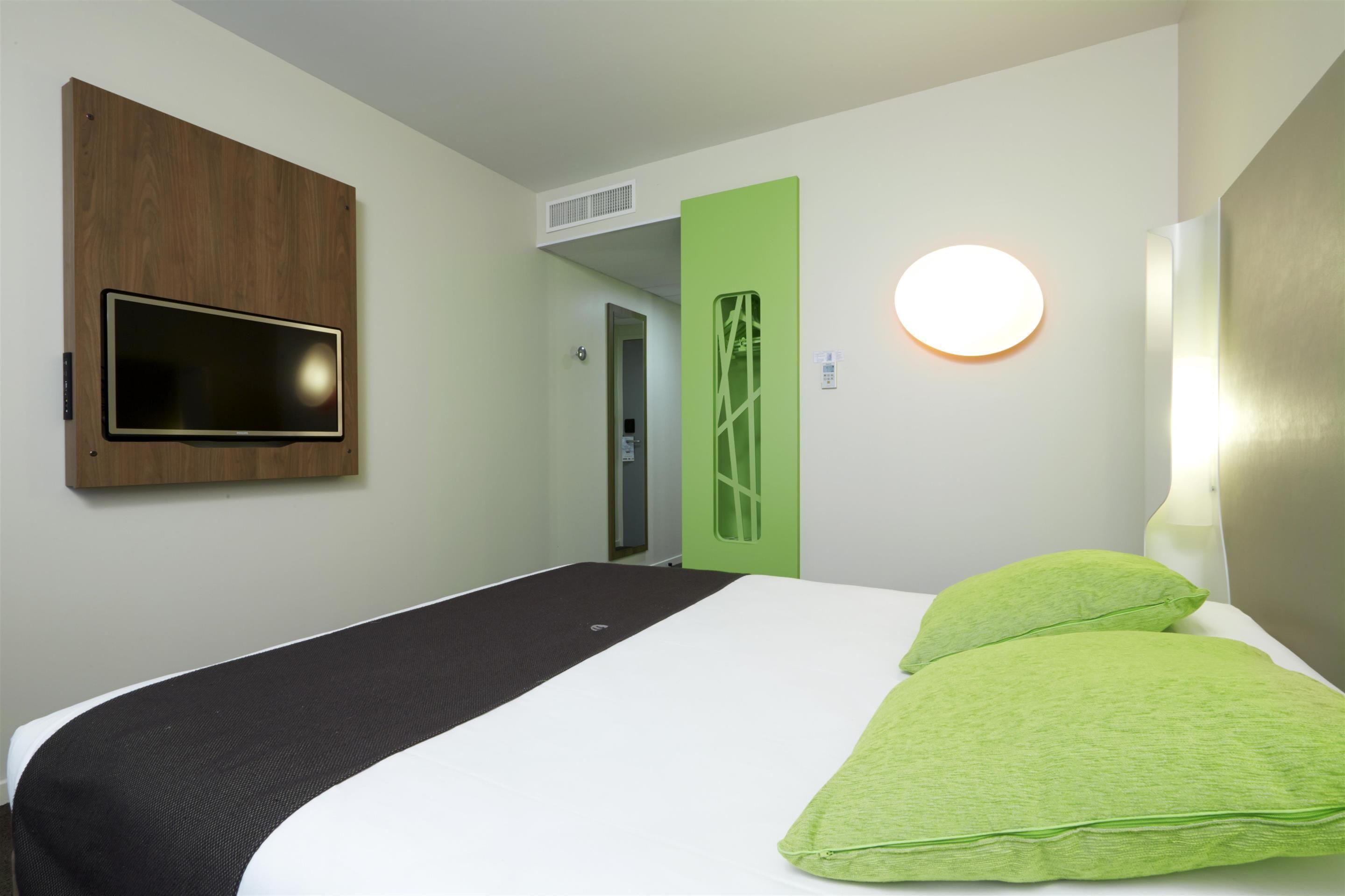 premium bedding, desk, soundproofing, free cots/infant beds