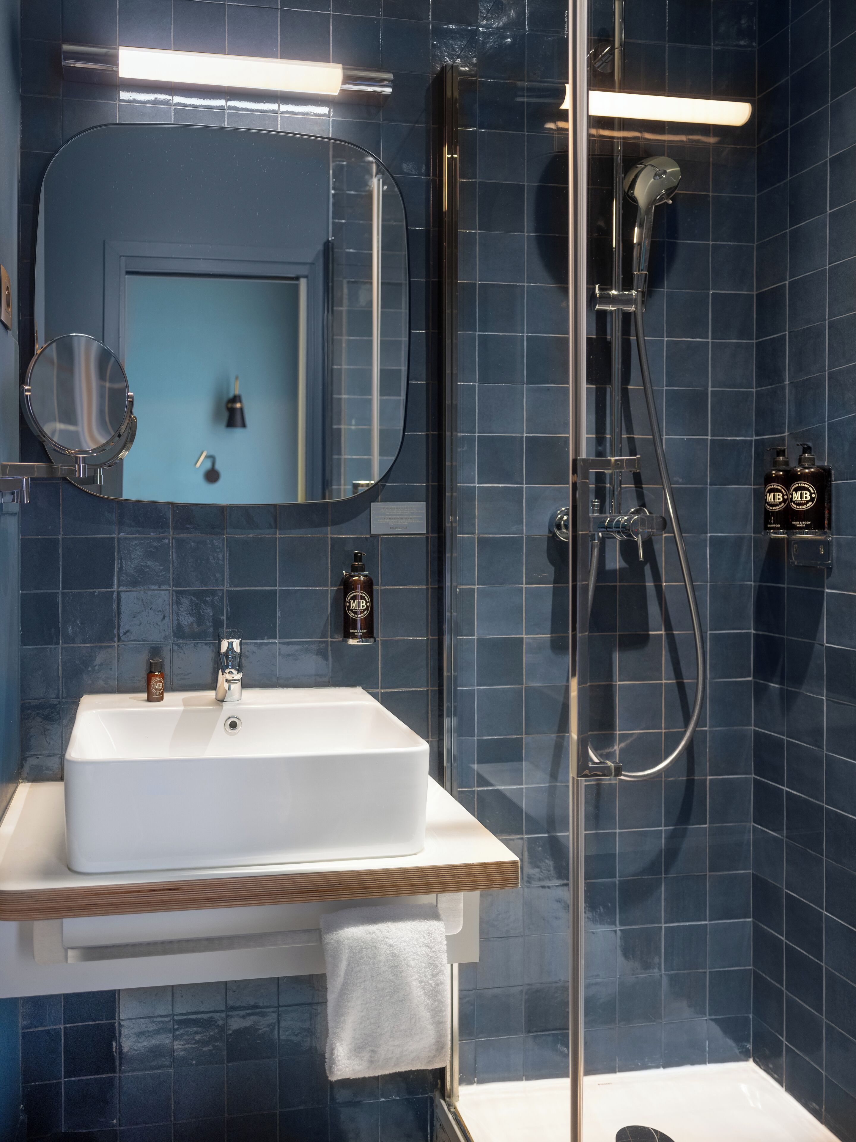 standard - charmer | bathroom | shower, hydromassage showerhead, designer toiletries, hair dryer