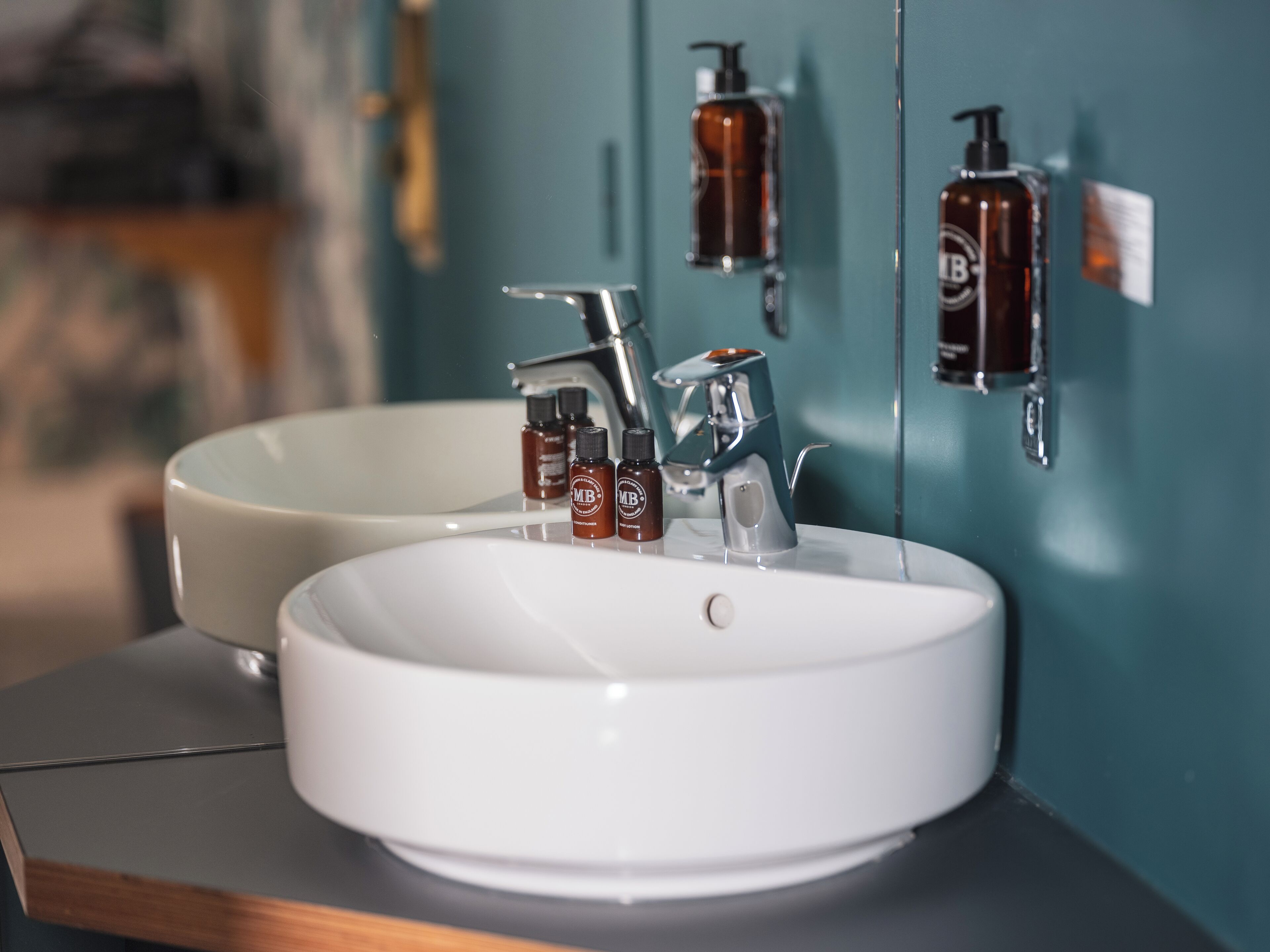 standard - charmer | bathroom | shower, hydromassage showerhead, designer toiletries, hair dryer