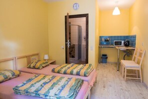 Desk, free WiFi - Fortuna Hostel (Vilnius)