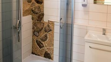 Twin Room, Private Bathroom | Desk, free WiFi