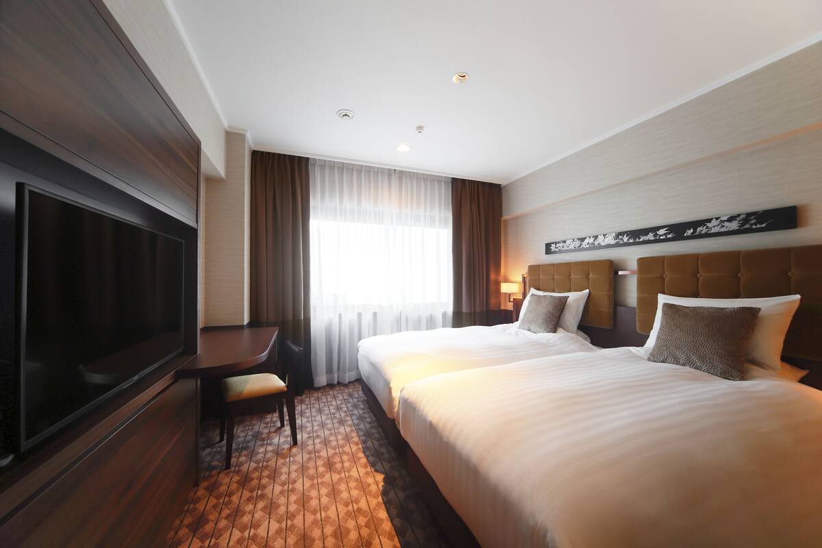 Standard Twin Room, Non Smoking | Peralatan tempat tidur premium, gebar bulu kapas, peti besi dalam bilik 