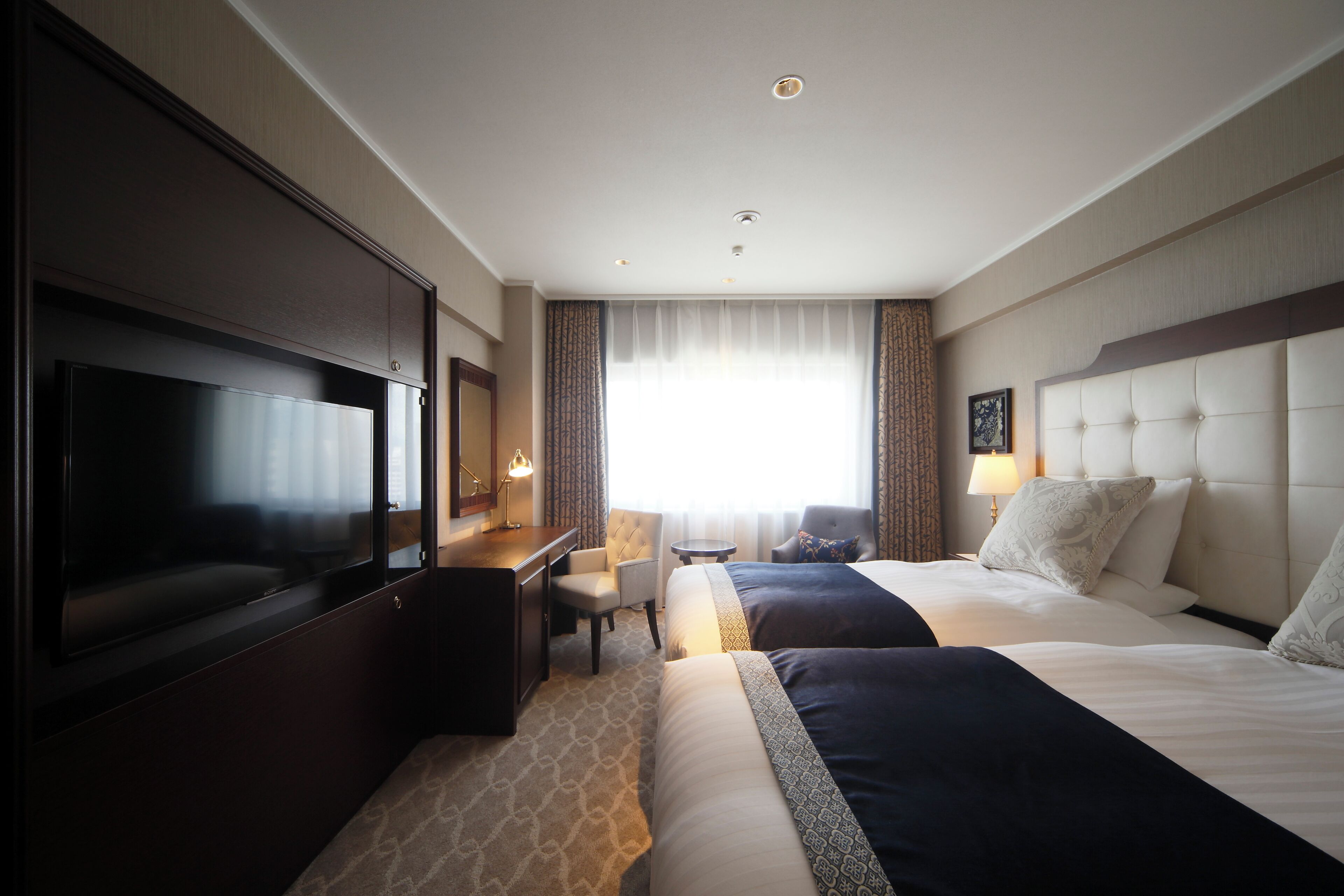 Premium bedding, down comforters, in-room safe, desk