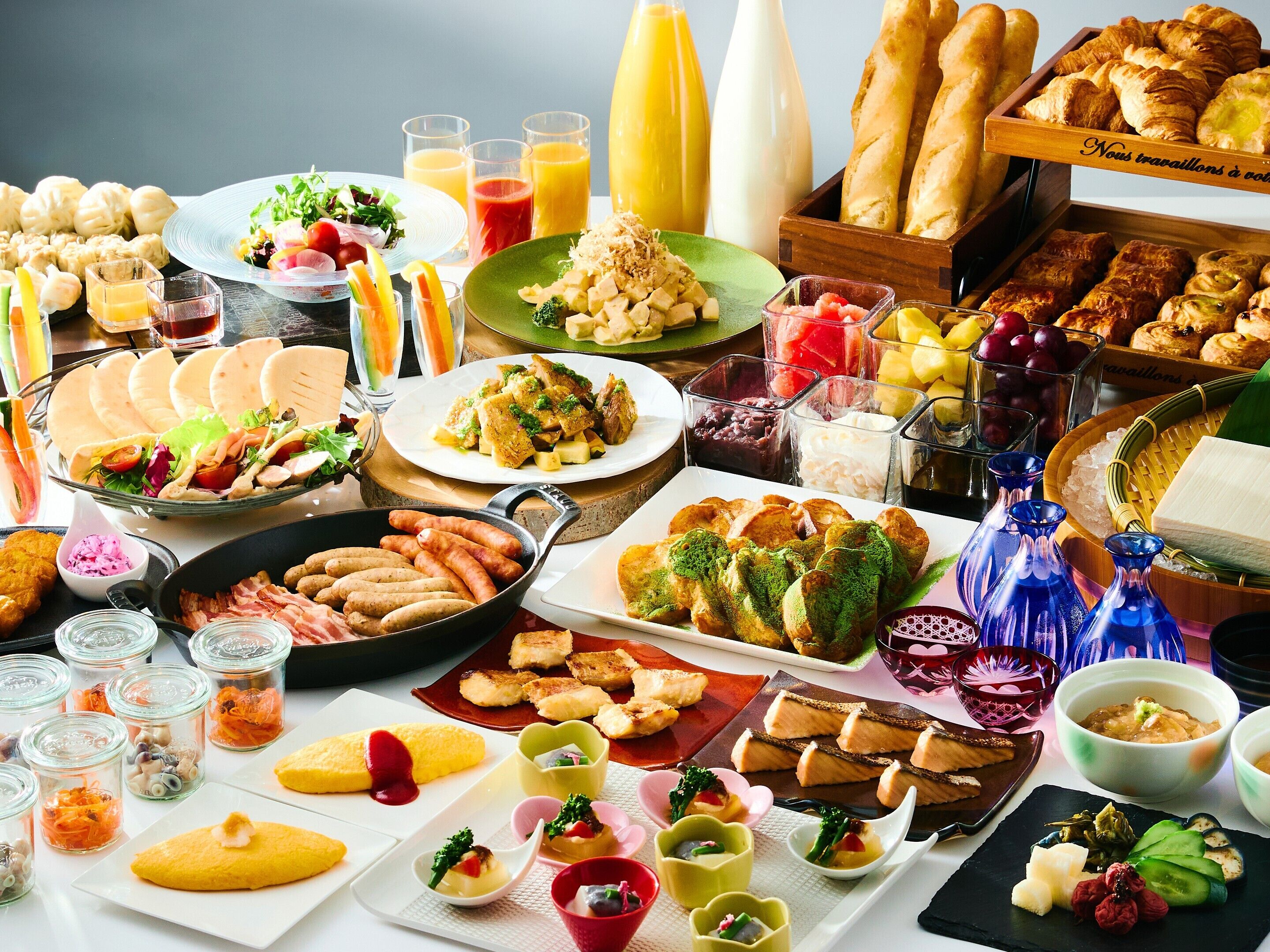 Daily buffet breakfast for a fee