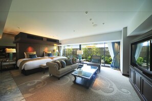 スイート 禁煙 | 高級寝具、羽毛の掛け布団、セーフティボックス (室内)、デスク