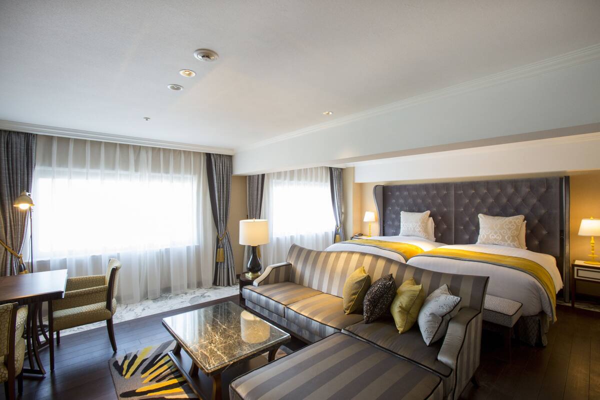 Executive Suite, Non Smoking | Peralatan tempat tidur premium, gebar bulu kapas, peti besi dalam bilik 