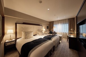 Quarto duplo luxo, para não fumantes | Roupas de cama premium, edredons de pluma, cofres nos quartos