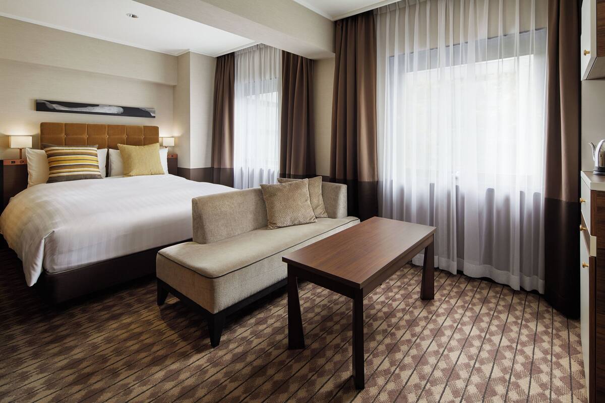 Superior Double Room, Non Smoking | Peralatan tempat tidur premium, gebar bulu kapas, peti besi dalam bilik 